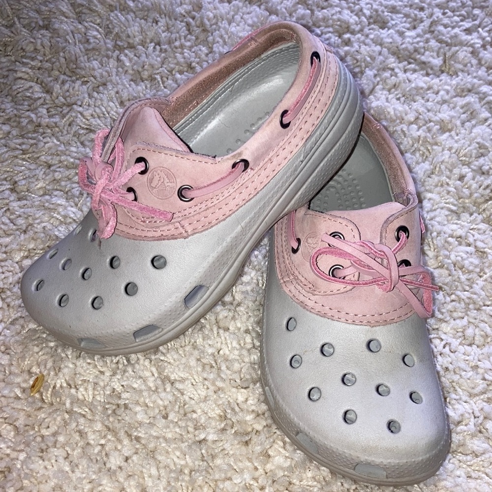 Crocs Islander Pit Crew Slip On grey and pink Leather Lace Up Boat Shoe M5 W7